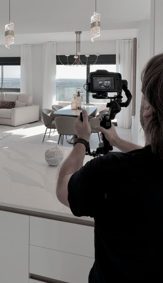 Detalle de grabación de una propiedad con blackMagic pro 6k y Gimbal