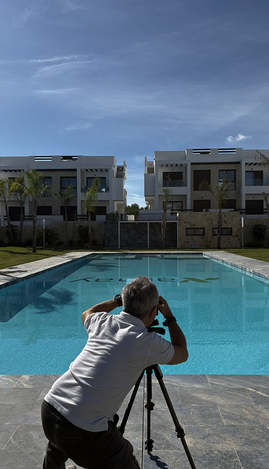 Fotógrafo haciendo fotografías de Real Estate